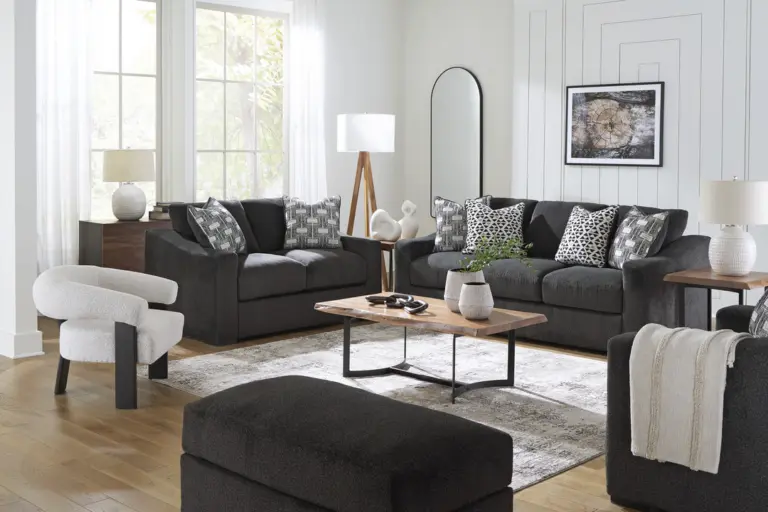 Wryenlynn Sofa Set with Ottoman