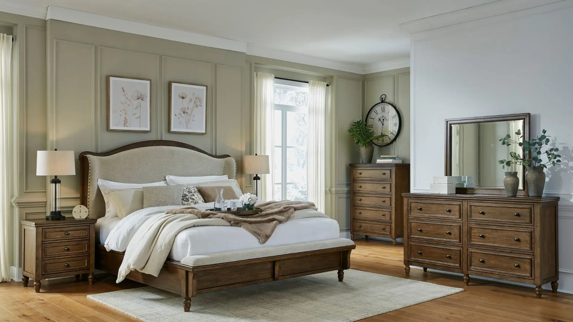 8WiTsQDl8lnbrO9AsRKCkPgB5zWAh46jd245WyaW.jpg STURLAYNE KING BEDROOM SET (BED + 2 NIGHTSTANDS + MIRRORED DRESSER + CHEST OF DRAWERS) - Image 7