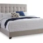 B130-582 KING UPHOLSTERED BED DOLANTE (ASH)